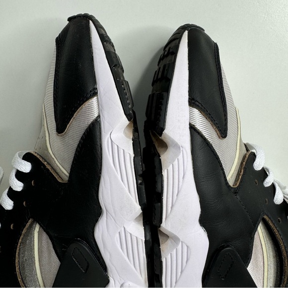 Men’s size 11 Nike air huarache black neutral grey low top sneakers trainers acg - Picture 10 of 11